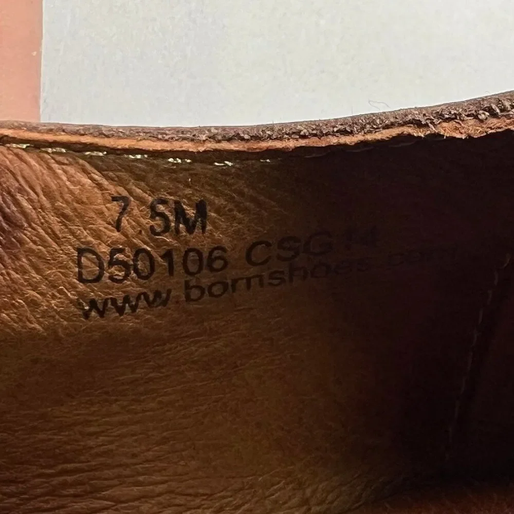 Born Women's Size 7.5 Chakri Brown Leather Wingtip Ankle Booties‎
